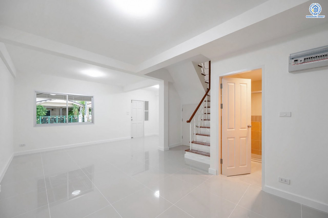 บ้านมือสองตกแต่งใหม่ โครงการ ศุภาลัยวิลล์ วงศ์สว่าง พร้อมอยู่ เนื้อที่ 24.2 ตร.ว. ฟังก์ชัน 3 ห้องนอน 3 ห้องน้ำ จอดรถได้ 2 คัน บนสุดยอดทำเล เชื่อมต่อได้หลายเส้นทาง ทั้งถนนกรุงเทพ-นนทบุรี, ถนนวงศ์สว่าง, ถนนนครอินทร์ และถนนติวานนท์ ใกล้จุดขึ้นทางด่วนงามวงศ์วาน รถไฟฟ้าสายสีม่วง "สถานีแยกติวานนท์" และ "สถานีกระทรวงสาธารณสุข"